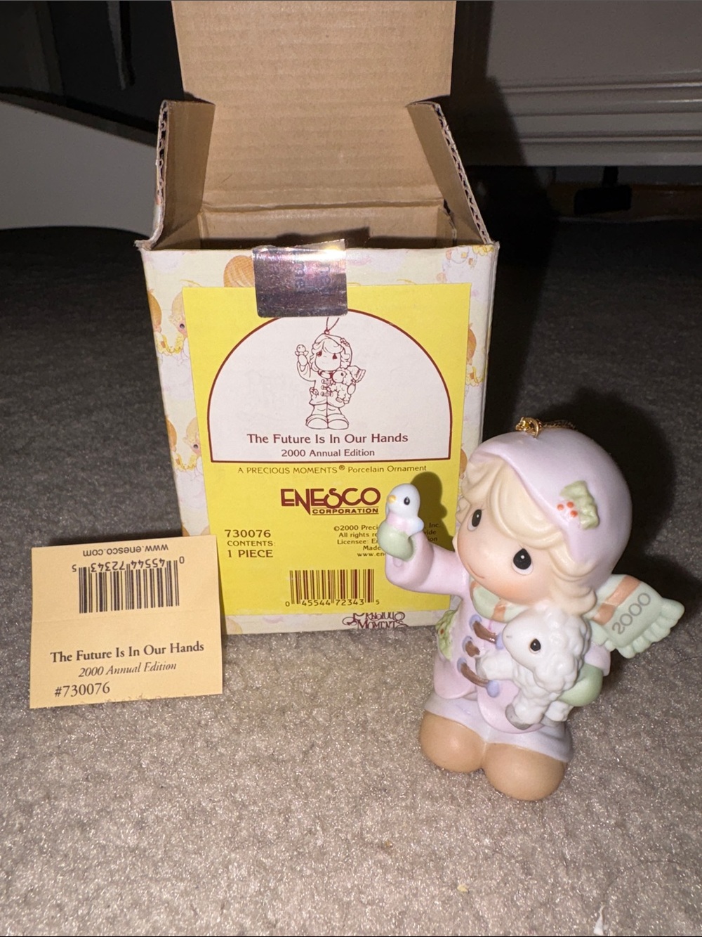 Precious moments 730076 the future is in our hands 2000 edition cracked egg mark
